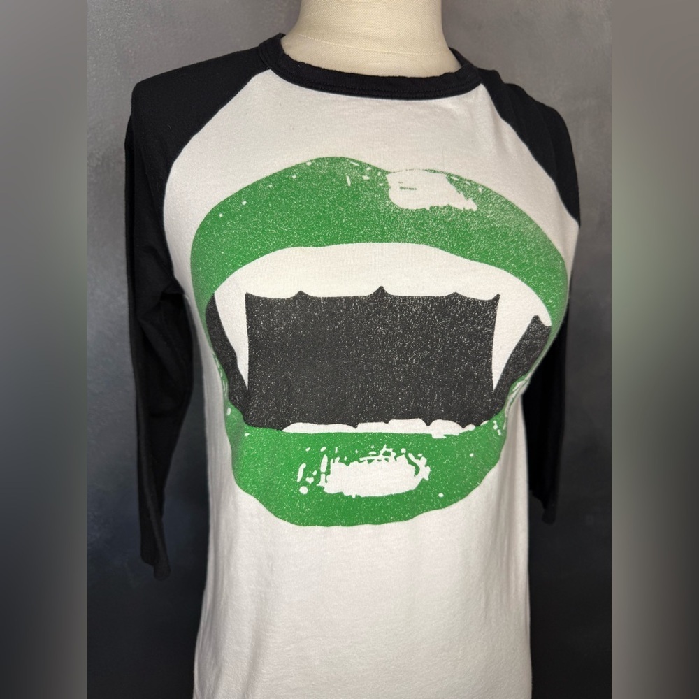 🧛‍♀️Modern Lux Green Teeth Graphic 3/4 Sleeve Shirt - Size M🧛‍♀️ - Picture 2 of 6